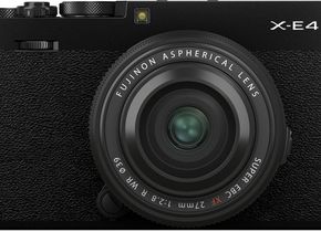 Ultrakompakt, aber dennoch Technik der großen Schwestern: Die Fujifilm X-E4 ist eine kleine und leichte X-Systemkamera.