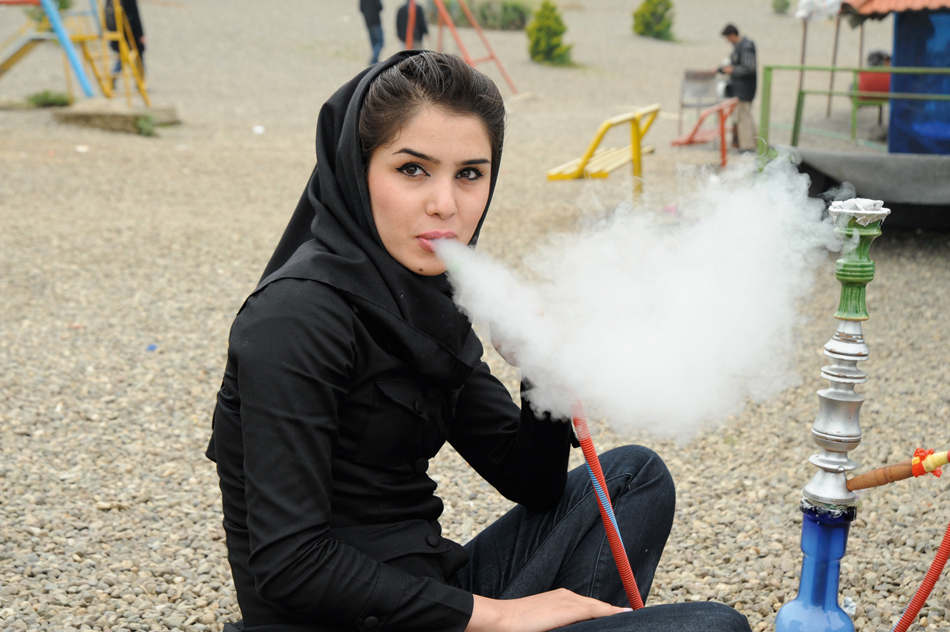 Junge Iranerin in Lahidschan, Iran, 2009 © Katharina Eglau